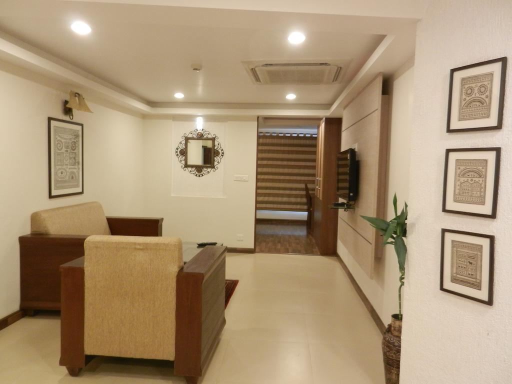 บรันตันไฮจท์เอ็คเซคคิวทีฟสวีทส์ Aparthotel บังกาลอร์ ภายนอก รูปภาพ