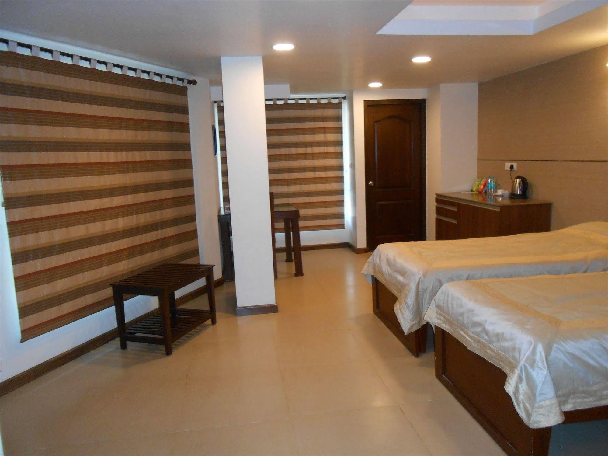 บรันตันไฮจท์เอ็คเซคคิวทีฟสวีทส์ Aparthotel บังกาลอร์ ภายนอก รูปภาพ