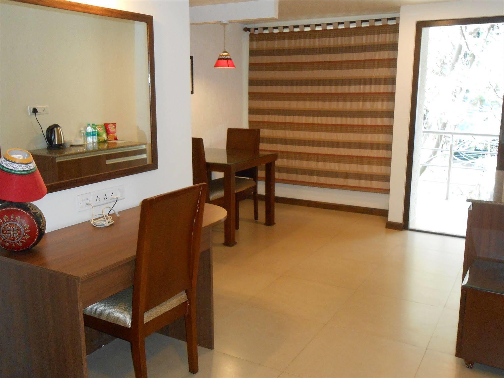 บรันตันไฮจท์เอ็คเซคคิวทีฟสวีทส์ Aparthotel บังกาลอร์ ภายนอก รูปภาพ
