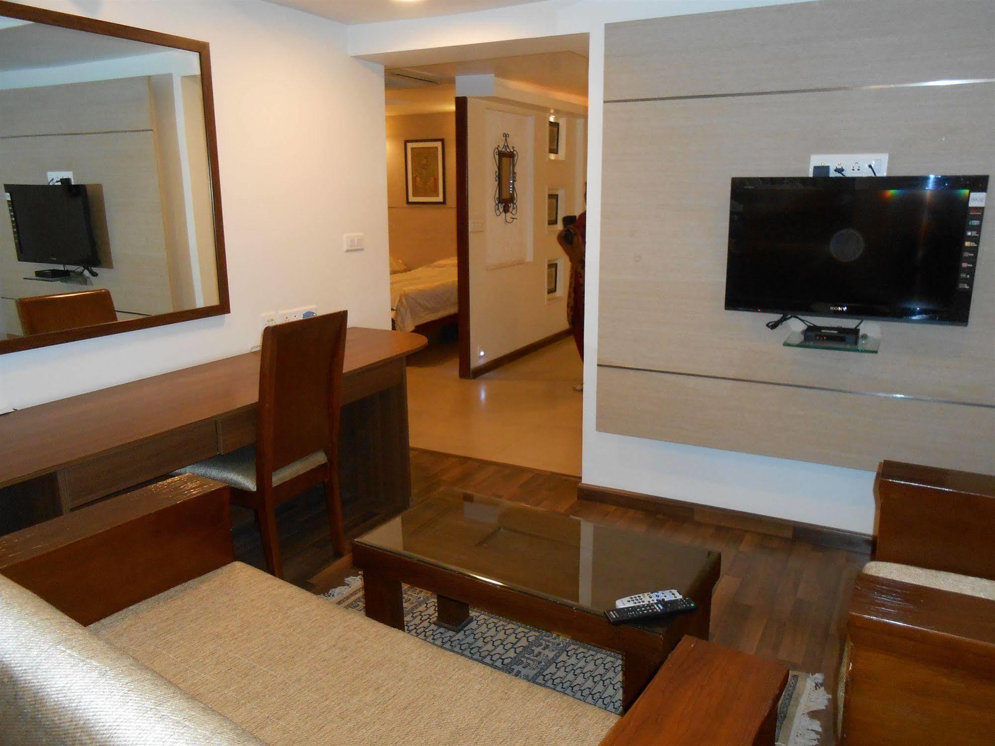 บรันตันไฮจท์เอ็คเซคคิวทีฟสวีทส์ Aparthotel บังกาลอร์ ภายนอก รูปภาพ