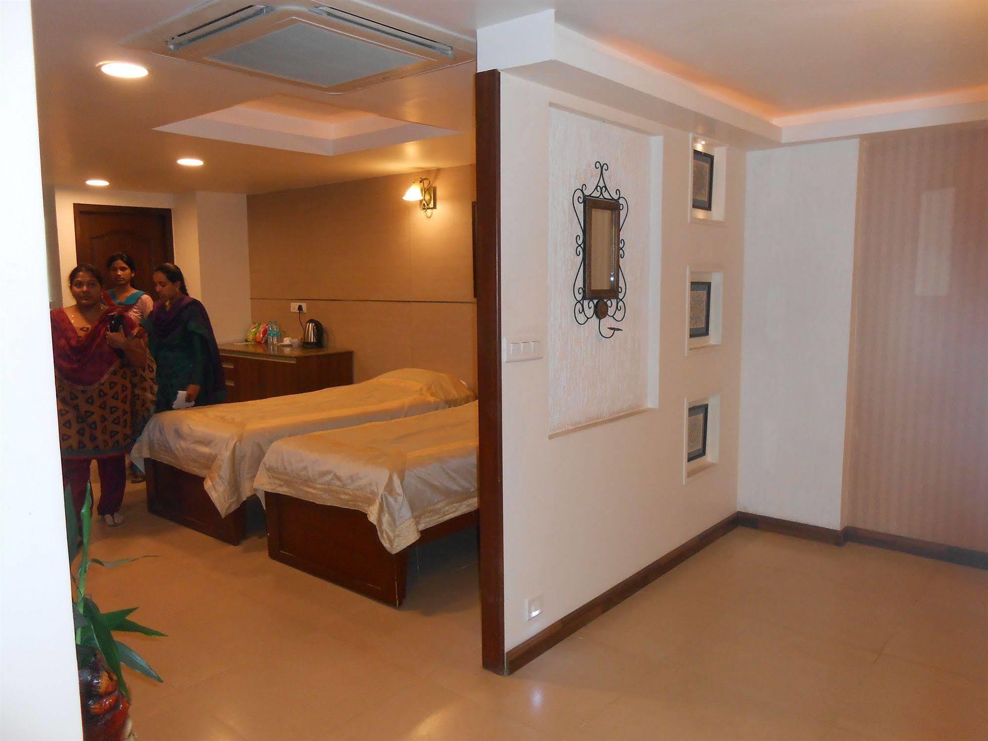 บรันตันไฮจท์เอ็คเซคคิวทีฟสวีทส์ Aparthotel บังกาลอร์ ภายนอก รูปภาพ