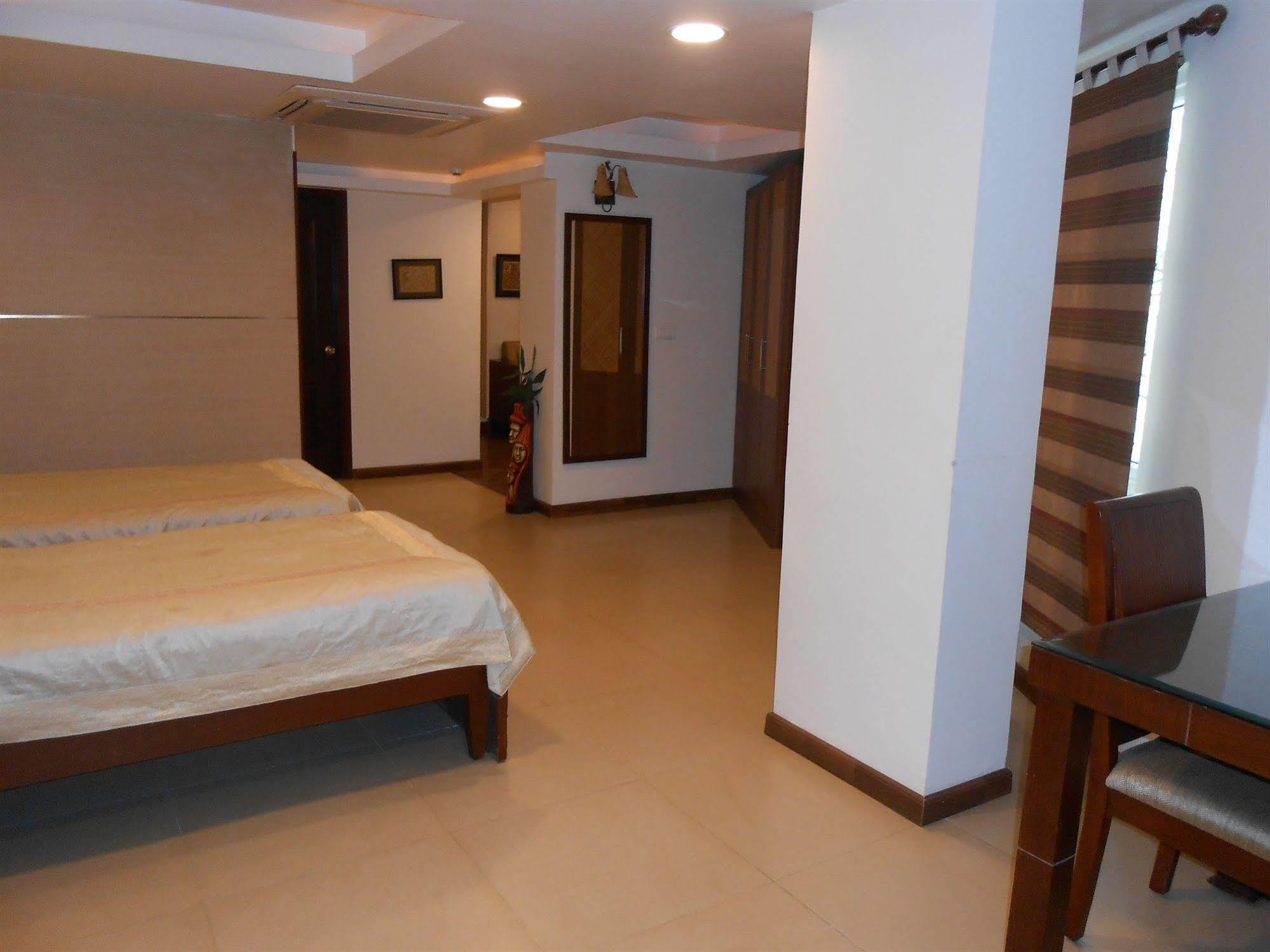 บรันตันไฮจท์เอ็คเซคคิวทีฟสวีทส์ Aparthotel บังกาลอร์ ภายนอก รูปภาพ