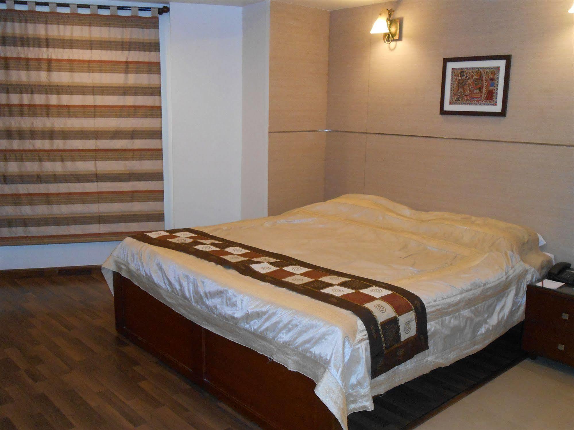 บรันตันไฮจท์เอ็คเซคคิวทีฟสวีทส์ Aparthotel บังกาลอร์ ภายนอก รูปภาพ