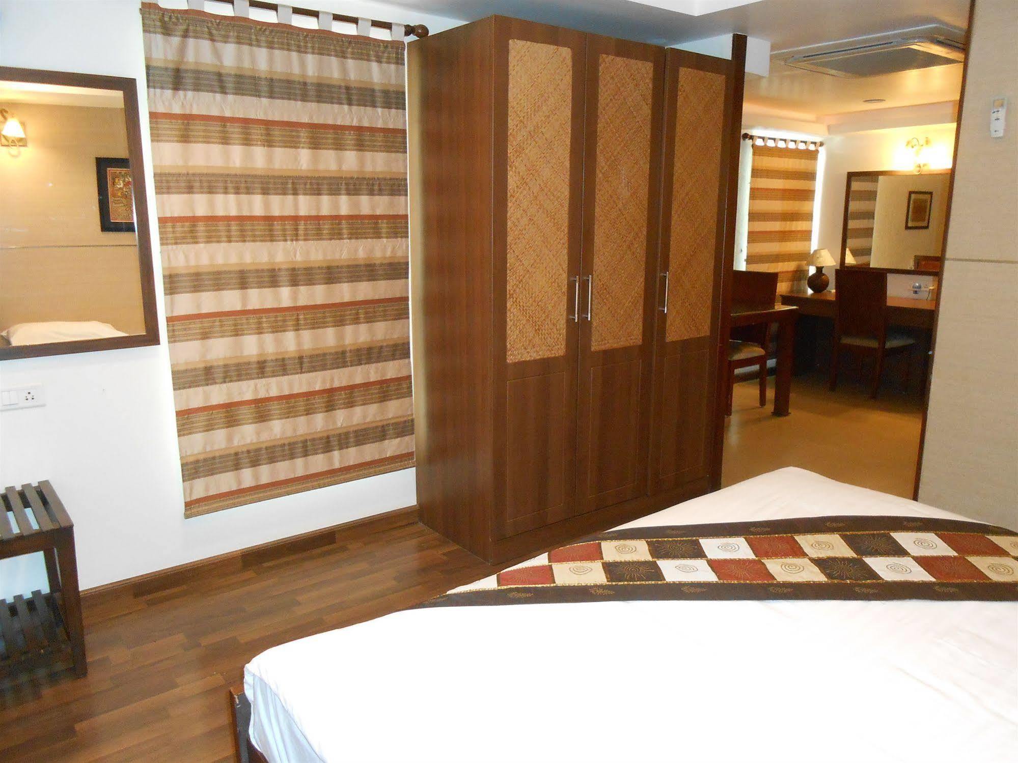 บรันตันไฮจท์เอ็คเซคคิวทีฟสวีทส์ Aparthotel บังกาลอร์ ภายนอก รูปภาพ
