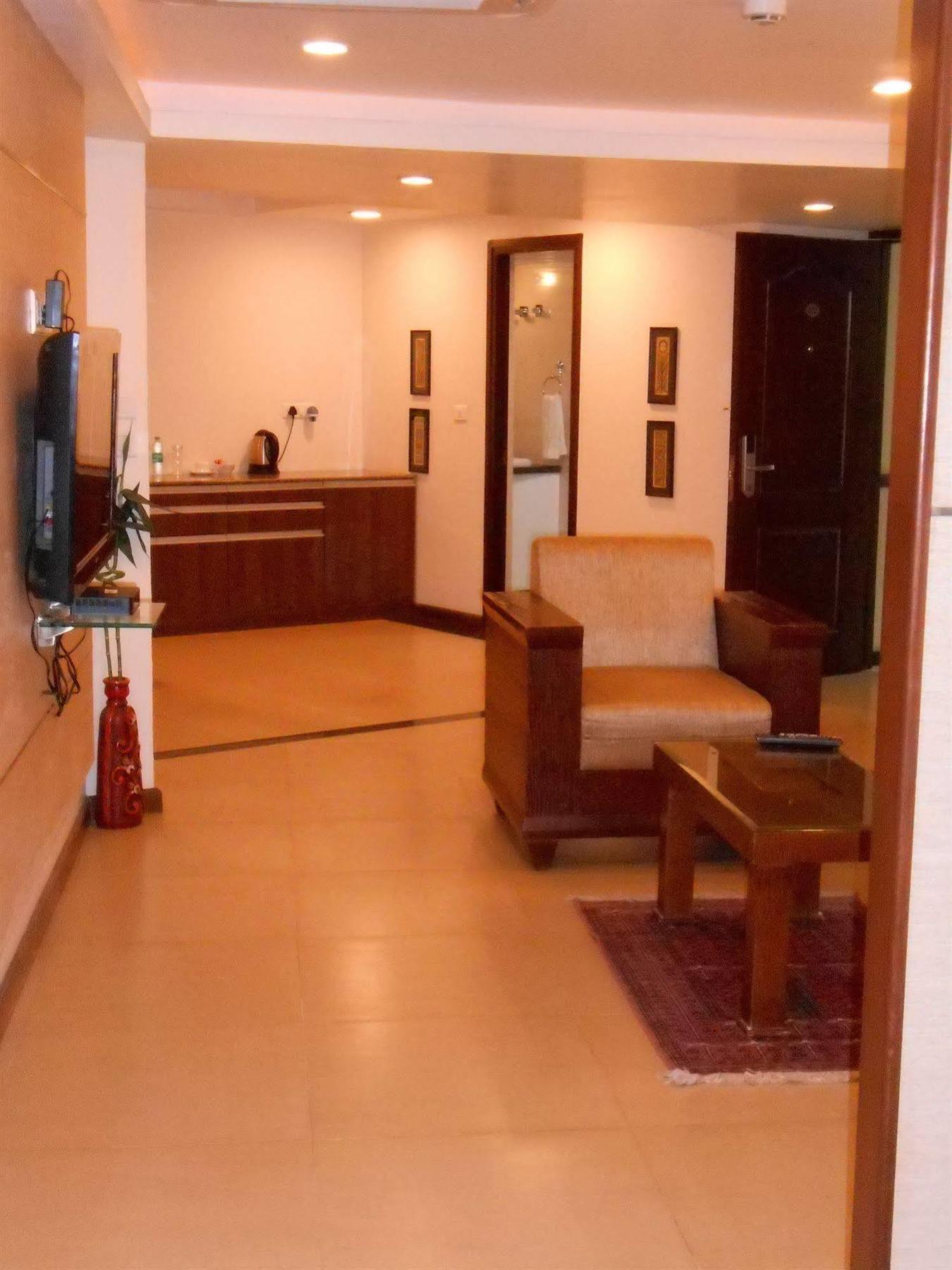 บรันตันไฮจท์เอ็คเซคคิวทีฟสวีทส์ Aparthotel บังกาลอร์ ภายนอก รูปภาพ