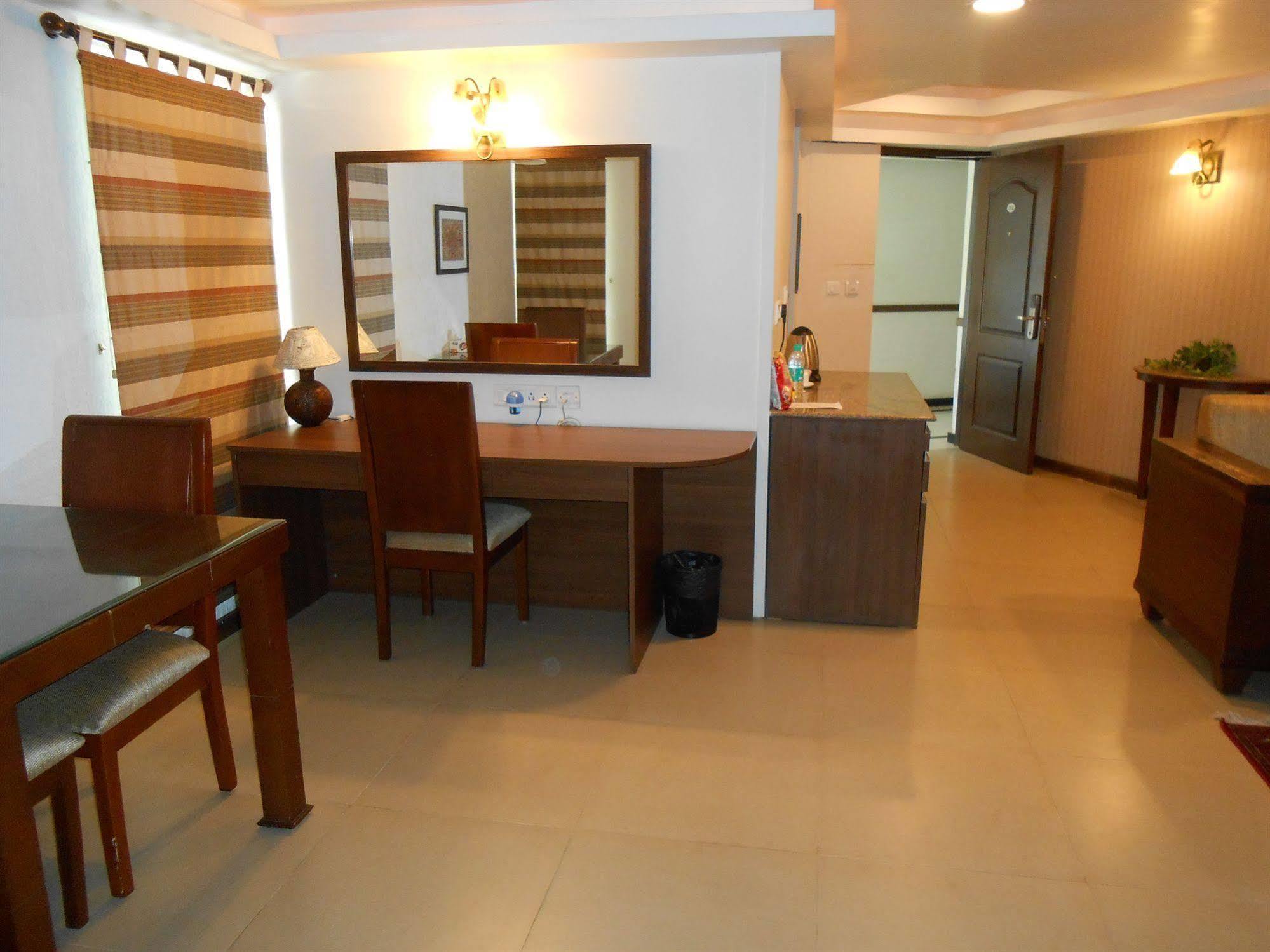 บรันตันไฮจท์เอ็คเซคคิวทีฟสวีทส์ Aparthotel บังกาลอร์ ภายนอก รูปภาพ